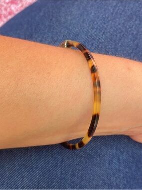 GUESS Tortoiseshell Resin Bangle Bracelet 7.5